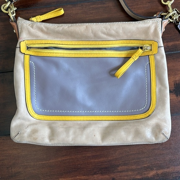 Coach Poppy Leather Colorblock Perri Hippie Covertible Bag Cream Yellow Mauve - Picture 2 of 16